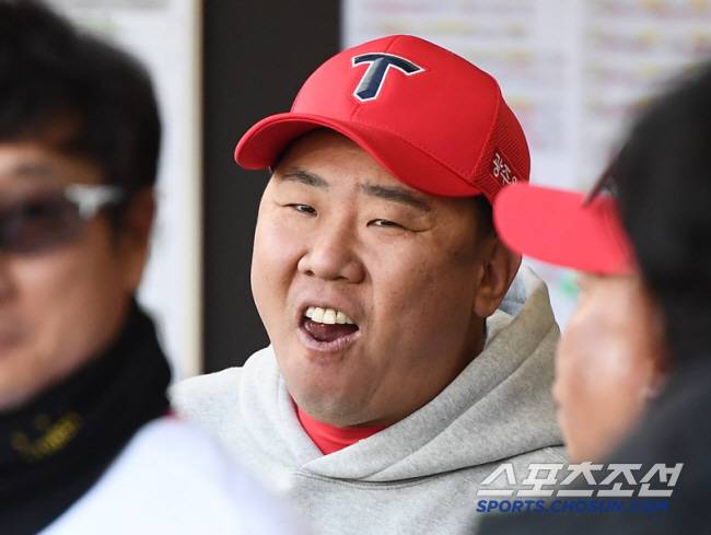 23일 광주 기아 챔피언스필드에서 열린 삼성과 KIA의 한국시리즈 1차전 서스팬디드 경기. 이범호 감독이 미소짓고 있다. 광주=정재근 기자 cjg@sportschosun.com/2024.10.23