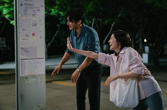 [서울=뉴시스] 영화 '동화지만 청불입니다' 스틸. (사진=미디어캔 제공) 2024.12.19. photo@newsis.com  *재판매 및 DB 금지