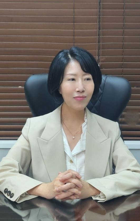 연합뉴스와 인터뷰 중인 김도연 소장 [한국데이트폭력연구소 촬영]