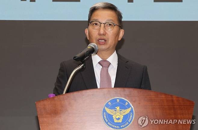 브리핑하는 우종수 국가수사본부장 (서울=연합뉴스) 임화영 기자 = 우종수 경찰청 국가수사본부장이 9일 오전 서울 서대문구 경찰청 국수본에서 12·3 계엄 사태 수사 상황 관련 첫 브리핑을 하고 있다. 2024.12.9 hwayoung7@yna.co.kr