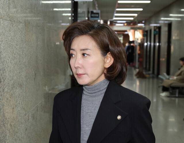 나경원 국민의힘 의원이 지난 9일 서울 영등포구 국회 본청 국민의힘 원내대표실에서 열린 중진 의원 모임에 참석하고 있다. 연합뉴스
