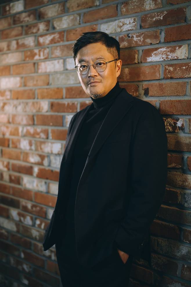 ‘하얼빈’으로 ‘남산의 부장들’ 이후 4년만에 관객을 찾아온 우민호 감독을 19일 서울 종로구 삼청동의 한 카페에서 만났다. [CJ ENM 제공]