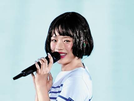 지난 27일 도쿄돔 무대에서 마쓰다 세이코의 ‘푸른 산호초’ 무대를 재현해 호평받은 K팝 걸그룹 뉴진스 멤버 하니. /어도어