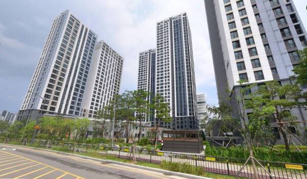 김지연(37)씨가 지난 3월 입주한 과천지식정보타운의 한 공공분양아파트 전경. LH경기남부지역본부 제공