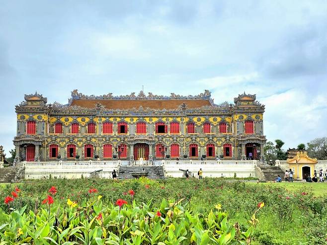 후에성 끼엔쭝궁.