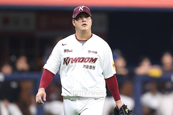 ▲ 조상우는 올해 1군 마운드로 복귀, 44경기에 나와 39⅔이닝을 던져 1패 6세이브 9홀드 평균자책점 3.18을 기록했다. 팔꿈치 부상으로 일찌감치 시즌을 마무리하기는 했지만 그렇다고 그의 트레이드 가치가 떨어진 것은 아니었다. 올 시즌 중에도 조상우의 트레이드설이 여러 차례 불거질 정도로 '인기 매물'이었다. ⓒ곽혜미 기자