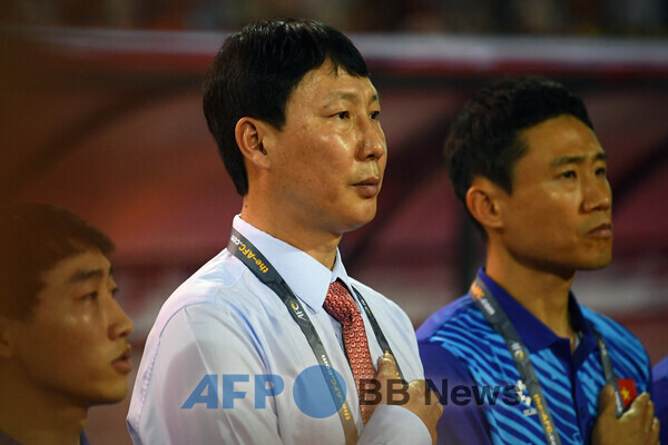 베트남 축구대표팀 김상식 감독(왼쪽)과 최원권 수석코치. ⓒAFPBBNews = News1