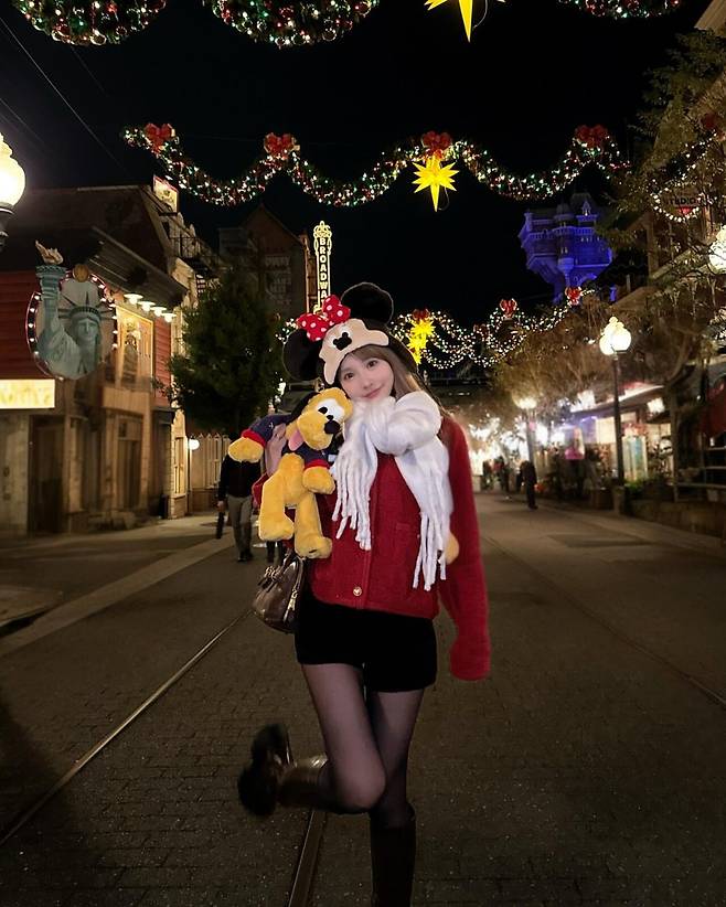 2024-12-22 19.39.29 3528617174694847910_2257433316.jpg 디즈니씨에 놀러간 미카미 유아 오늘 인스타 (+영상)