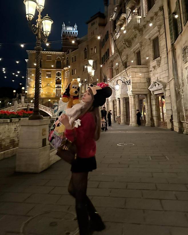 2024-12-22 19.39.29 3528617174501887331_2257433316.jpg 디즈니씨에 놀러간 미카미 유아 오늘 인스타 (+영상)