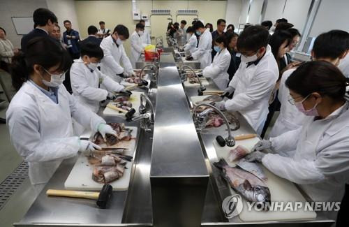 일본산 수산물 방사능 검사 [연합뉴스 자료사진. 사진공동취재단]