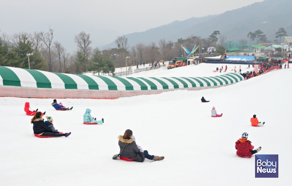 부영그룹 태백 오투리조트와 무주덕유산리조트가 겨울철 대표 즐길거리인 눈썰매장을 지난 20일 개장했다. ⓒ부영그룹