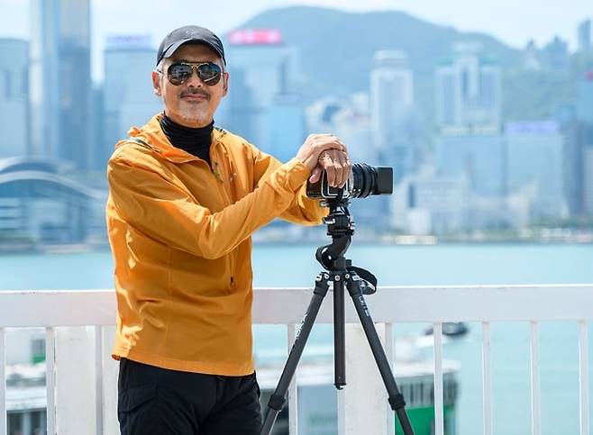 사진작가로 활동 중인 배우 주윤발. /하버시티 공식 홈페이지
