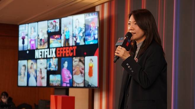 오소영 넷플릭스 컨슈머 프로덕트 부문 시니어 매니저가 넷플릭스의 브랜드 협업 사례를 소개하고 있다.   넷플릭스 제공