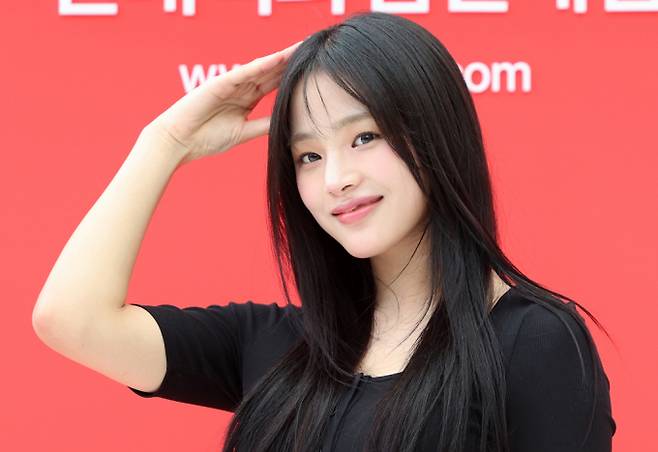 걸그룹 뉴진스의 맴버 민지가 팬덤 버니즈를 향한 애정을 과시하며 감사 인사를 전했다. 사진은 지난 8월1일 서울 중구 을지로 현대백화점면세점에서 열린 포토행사에 참석한 걸그룹 뉴진스 민지. /사진=뉴스1