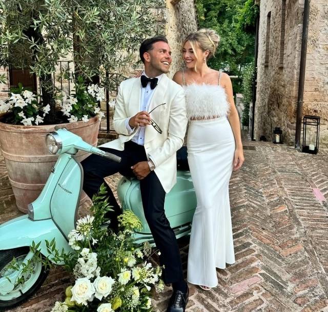 맨유에서 나폴리로 이적한 후 팬들의 사랑을 듬뿍 받고 있는 스콧 맥토미니와 여자친구 캠 리딩. 지난 6월 결혼했다./리딩 소셜미디어