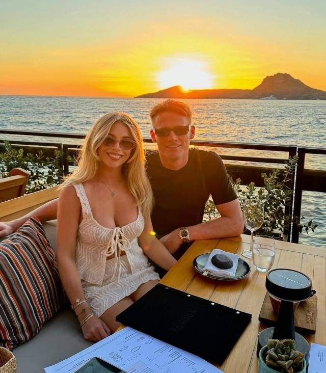 맨유에서 나폴리로 이적한 후 팬들의 사랑을 듬뿍 받고 있는 스콧 맥토미니와 여자친구 캠 리딩./리딩 소셜미디어