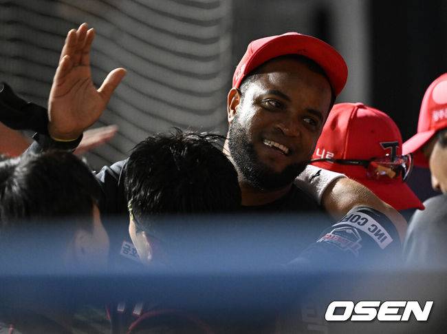 [OSEN=지형준 기자] KIA 소크라테스가 승리를 기뻐하고 있다. 2022.08.25 /jpnews@osen.co.kr