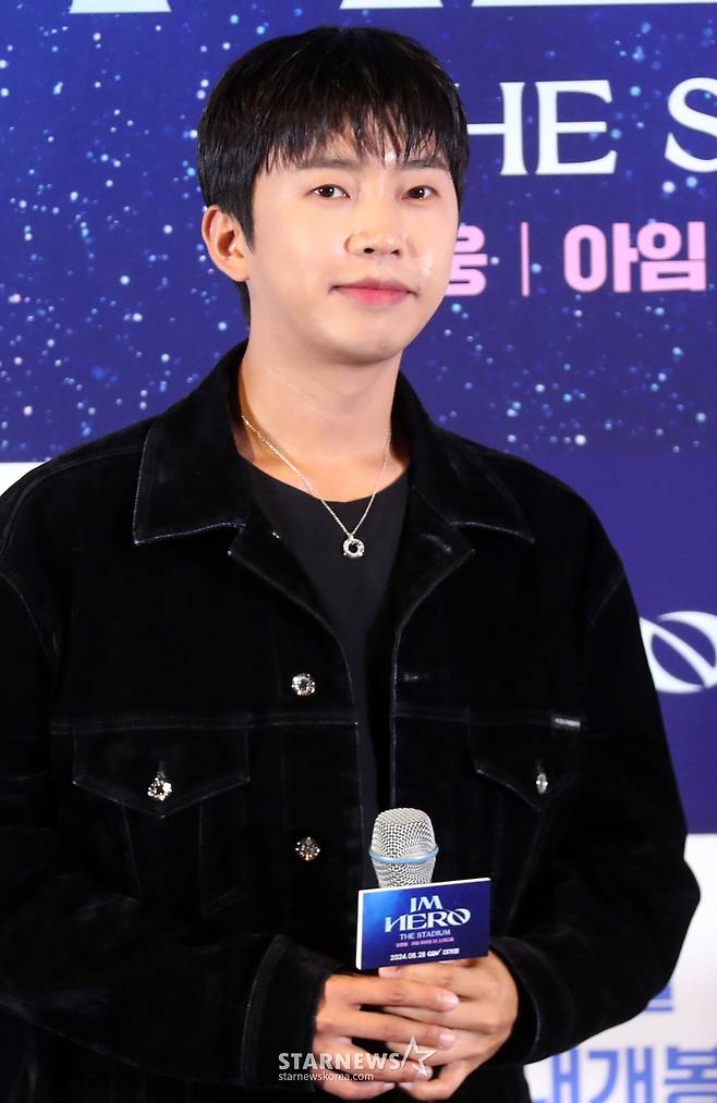 가수 임영웅이  22일 오후 서울 용상CGV에서 열린 영화 '아임 히어로-더 스타디움' 언론시사회 및 무대인사에 참석해 인사말을 하고 있다. 2024.08.22 /사진=임성균