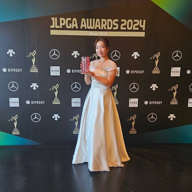 JLPGA 신인왕을 수상한 이효송. (JLPGA 제공)