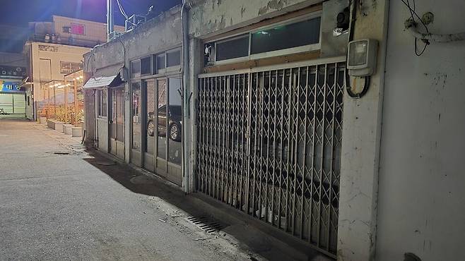 경북 경주시 황오동 성매매집결지 ‘적선지대’의 한 성매매업소. 얼마 전까지도 영업을 했다는 이 업소는 최근 문을 닫았다. 주성미 기자