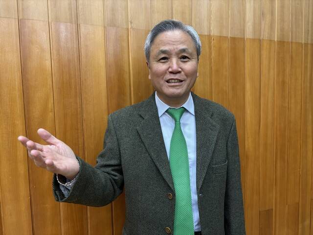 호용한 어르신의 안부를 묻는 우유배달 이사장이 서울 중구 동대문중앙교회에서 한겨레와 인터뷰하고 있다. 김윤주 기자 kyj@hani.co.kr