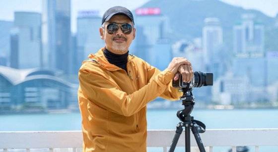 50년간 배우로 일하며 100편의 영화에 출연한 홍콩 배우 저우룬파(주윤발·周潤發)가 사진작가로 변신했다. X(옛 트위터)
