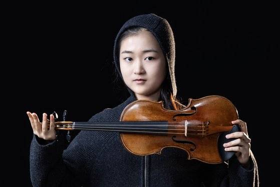 2008년생 바이올리니스트 김서현. 지난해 국제 콩쿠르에서 우승한 이후 여러 무대에 서고 있다. 권혁재 사진전문기자