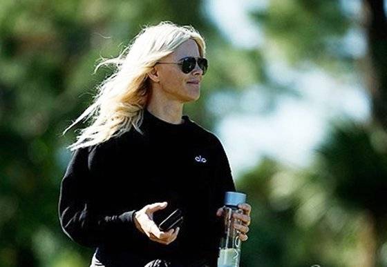 아들 찰리의 경기를 보러 지난 22일(현지시간) 경기장에 나타난 타이거 우즈의 전 아내 엘린 노르데그렌. AFP=연합뉴스