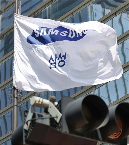 삼성전자가 글로벌 복합위기 속 돌파구를 찾기 위해 2025년 사업 전략 회의를 열었다. 트럼프 2기 정부 출범부터 고환율까지 외부 변수가 늘어나 삼성 경영진은 돌파구 마련에 분주하다. (매경DB)