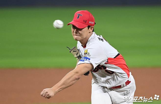 28일 오후 광주기아챔피언스필드에서 열린 '2024 신한 SOL Bank KBO 한국시리즈' 삼성 라이온즈와 KIA 타이거즈의 5차전 경기, 6회초 KIA 곽도규가 역투하고 있다. 엑스포츠뉴스 DB