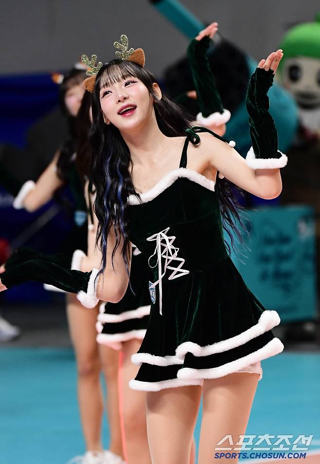 '산타걸' 변신한 GS칼텍스 치어리더들.