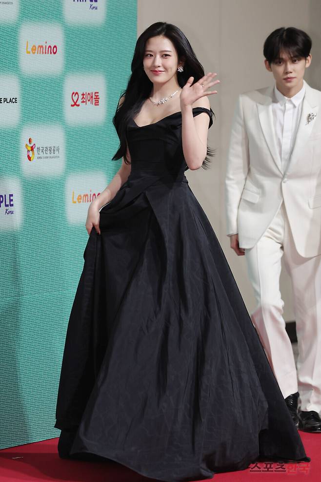 '2024 SBS 가요대전' 레드카펫 행사에 참석한 그룹 아이브 안유진. 24.12.25. ⓒ이혜영 기자 lhy@hankooki.com