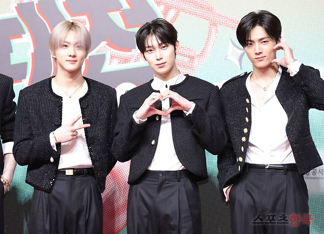 '2024 SBS 가요대전' 레드카펫 행사에 참석한 엔하이픈. 24.12.25. ⓒ이혜영 기자 lhy@hankooki.com