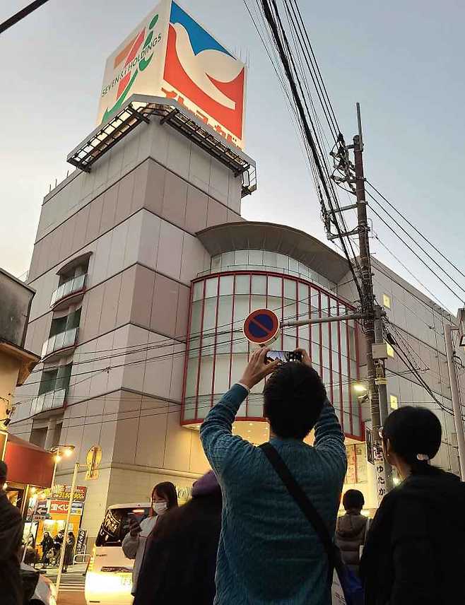 EGYMNOY66NMB5HBP3UUNWW77KQ.jpg 짱구는 못말려 실제 배경지 액션마트 근황...jpg