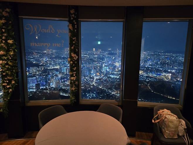 KakaoTalk_20241225_150508210_13.jpg 남산타워 회전식 레스토랑 엔그릴