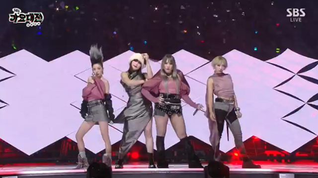 투애니원이 완전체로 '2024 SBS 가요대전'을 찾았다. 이들은 히트곡으로 시청자들의 추억을 소환했다. SBS 캡처