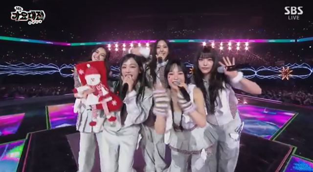 뉴진스가 '2024 SBS 가요대전'에서 무대를 꾸몄다. SBS 캡처
