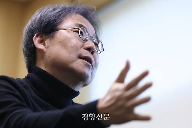 신보성 자본시장연구원 전 부원장이 3일 서울 여의도 자본시장연구원에서 경향신문과 인터뷰를 하고 있다. 2024.12.3 성동훈 기자