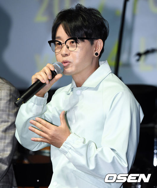 [OSEN=박재만 기자] 이승환 X CJ문화재단 공동 프로젝트 '인디음악 활성화' 기자간담회가 6일 오후 서울 마포구 신정동 CJ아지트에서 열렸다.가수 이승환이 인터뷰를 하고 있다. /pjmpp@osen.co.kr