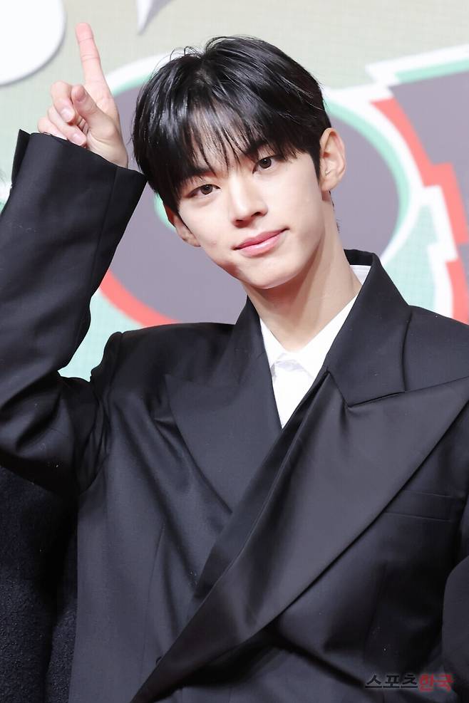 '2024 SBS 가요대전' 레드카펫 행사에 참석한&nbsp; 투어스 도훈. 24.12.25. ⓒ이혜영 기자 lhy@hankooki.com