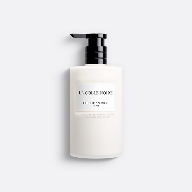 디올 쟈스망 데 쟝주 핸드 앤 바디로션: 프랑스 그라스의 재스민 꽃밭을 거니는 듯한 플로럴, 프루티 향 보디 로션. 350mL 13만7천원.