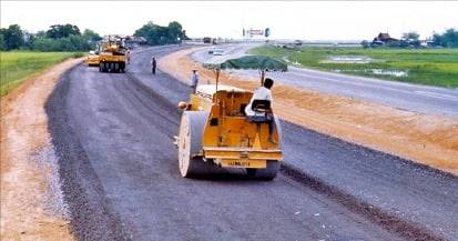 60년 전 현대건설이 한국 최초로 해외에서 수주한 태국 파타니~나라티왓 고속도로.  /한경DB