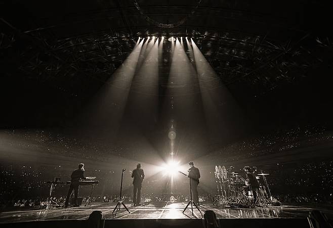 [서울=뉴시스] 데이식스 고척돔 콘서트. (사진 = JYP엔터테인먼트 제공) 2024.12.22. photo@newsis.com *재판매 및 DB 금지