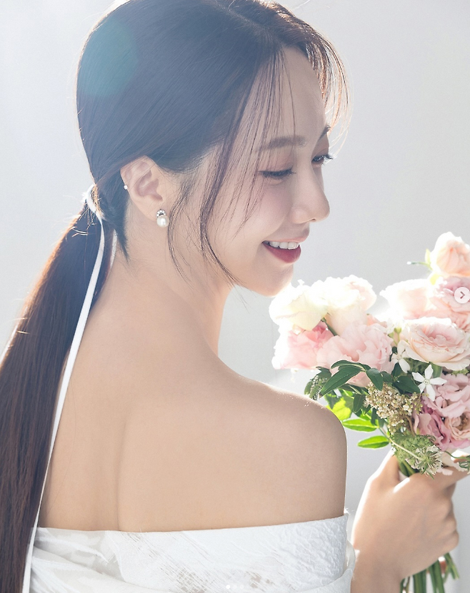 OGN 대표하던 권이슬 아나운서(사진=권이슬 아나 SNS)