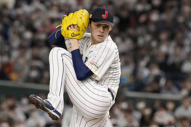 FILE - Roki Sasaki of Japan pitches during their Pool B game against the Czech Republic at the World Baseball Classic at the Tokyo Dome in Tokyo, on March 11, 2023. (AP Photo/Eugene Hoshiko) FILE PHOTO







<저작권자(c) 연합뉴스, 무단 전재-재배포, AI 학습 및 활용 금지>