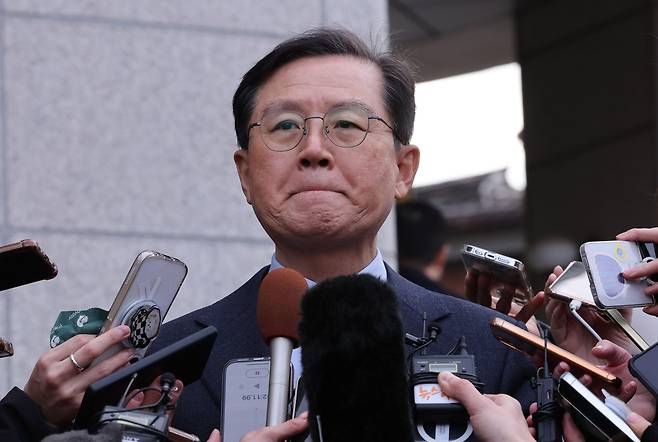 윤갑근 변호사는 윤 대통령 체포영장 청구 가능성에 대해선 "현재로서는 너무 앞서가는 질문"이라고 답했다