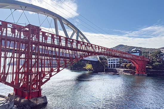 붉은색이 인상적인 콰이강의 다리