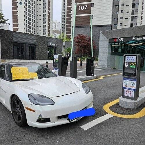 IMG_2753.jpeg 자동차에 스티커 컬렉션 모으는 사람 ㅎㄷㄷㄷㄷ