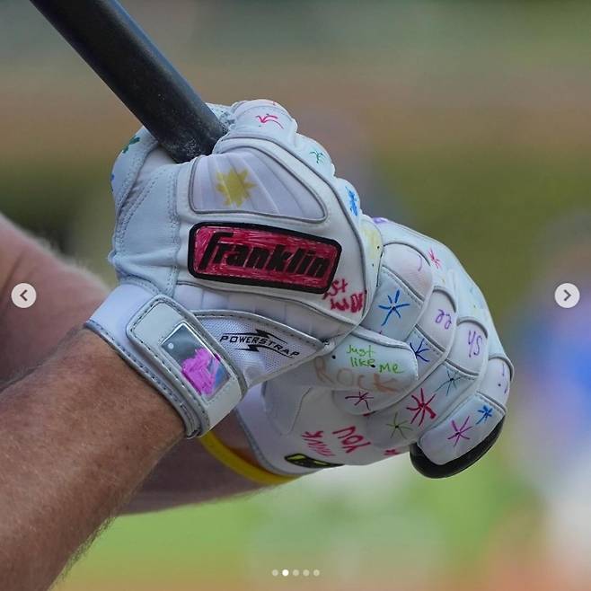 ▲ 소아암을 앓고 있는 미셸로부터 의미 있는 선물받은 위즈덤 [패트릭위즈덤 SNS]