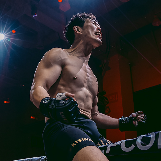 문기범이 블랙컴뱃11 1라운드 KO로 1388일(3년9개월19일) 만에 종합격투기 승리를 거둔 후 포효하고 있다. 사진=이데아 파라곤